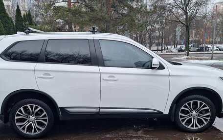 Mitsubishi Outlander III рестайлинг 3, 2018 год, 2 360 000 рублей, 6 фотография