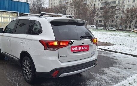 Mitsubishi Outlander III рестайлинг 3, 2018 год, 2 360 000 рублей, 9 фотография
