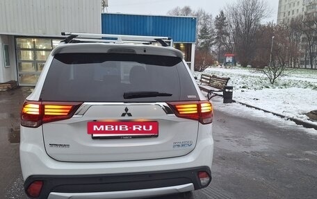 Mitsubishi Outlander III рестайлинг 3, 2018 год, 2 360 000 рублей, 8 фотография