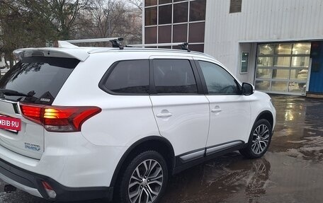 Mitsubishi Outlander III рестайлинг 3, 2018 год, 2 360 000 рублей, 7 фотография