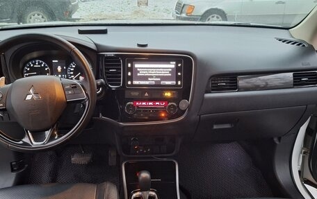 Mitsubishi Outlander III рестайлинг 3, 2018 год, 2 360 000 рублей, 17 фотография