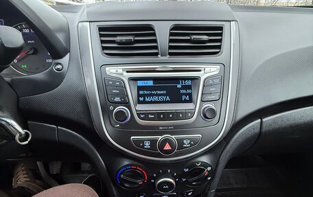 Hyundai Solaris II рестайлинг, 2015 год, 820 000 рублей, 23 фотография