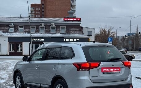 Mitsubishi Outlander III рестайлинг 3, 2015 год, 1 900 000 рублей, 4 фотография