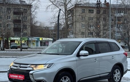 Mitsubishi Outlander III рестайлинг 3, 2015 год, 1 900 000 рублей, 2 фотография