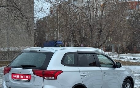 Mitsubishi Outlander III рестайлинг 3, 2015 год, 1 900 000 рублей, 3 фотография