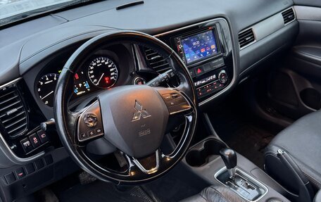 Mitsubishi Outlander III рестайлинг 3, 2015 год, 1 900 000 рублей, 6 фотография