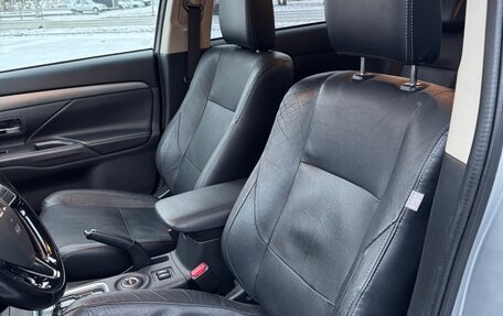 Mitsubishi Outlander III рестайлинг 3, 2015 год, 1 900 000 рублей, 10 фотография