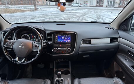 Mitsubishi Outlander III рестайлинг 3, 2015 год, 1 900 000 рублей, 7 фотография