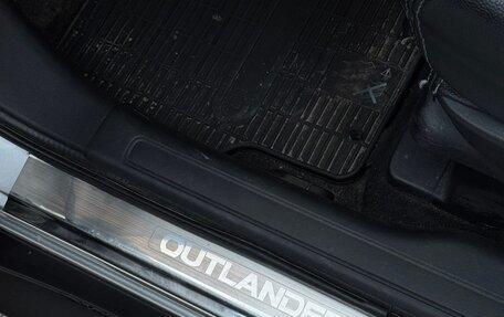 Mitsubishi Outlander III рестайлинг 3, 2015 год, 1 900 000 рублей, 11 фотография