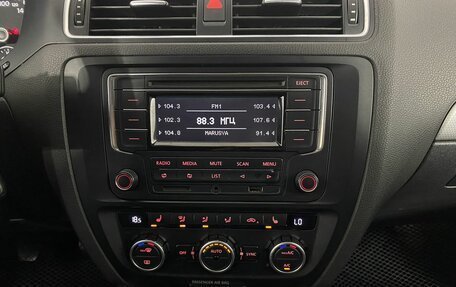 Volkswagen Jetta VI, 2013 год, 899 000 рублей, 18 фотография