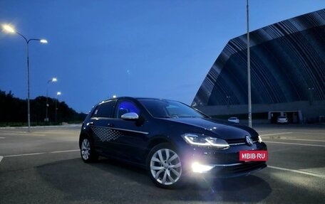 Volkswagen Golf VII, 2018 год, 1 825 000 рублей, 2 фотография