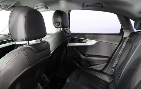 Audi A4, 2017 год, 1 990 000 рублей, 12 фотография