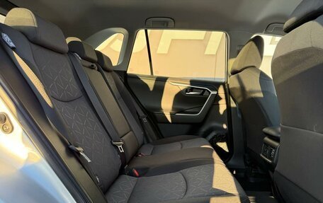 Toyota RAV4, 2021 год, 3 299 000 рублей, 7 фотография