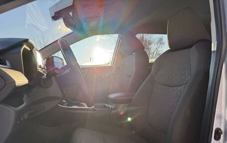 Toyota RAV4, 2021 год, 3 299 000 рублей, 10 фотография