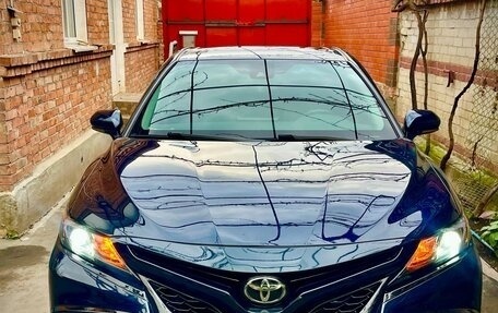 Toyota Camry, 2021 год, 3 370 000 рублей, 2 фотография