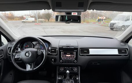Volkswagen Touareg III, 2011 год, 2 049 000 рублей, 2 фотография