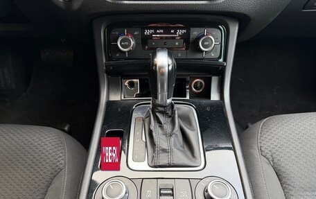 Volkswagen Touareg III, 2011 год, 2 049 000 рублей, 3 фотография