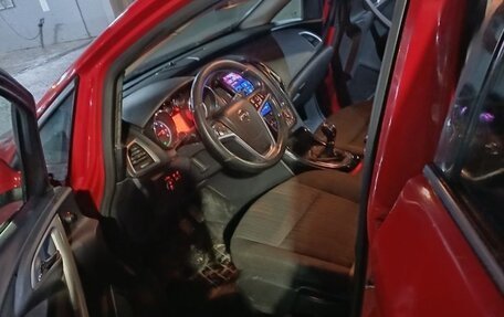 Opel Astra J, 2011 год, 800 000 рублей, 1 фотография