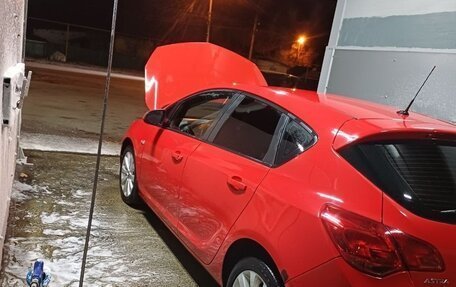 Opel Astra J, 2011 год, 800 000 рублей, 3 фотография
