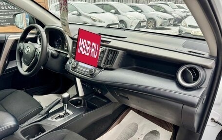 Toyota RAV4, 2018 год, 2 199 000 рублей, 14 фотография