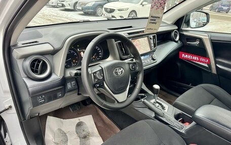 Toyota RAV4, 2018 год, 2 199 000 рублей, 13 фотография