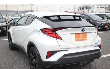 Toyota C-HR I рестайлинг, 2023 год, 2 560 000 рублей, 7 фотография