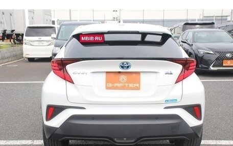 Toyota C-HR I рестайлинг, 2023 год, 2 560 000 рублей, 8 фотография
