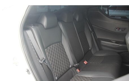 Toyota C-HR I рестайлинг, 2023 год, 2 560 000 рублей, 13 фотография