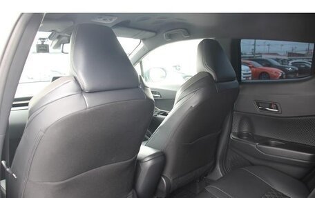 Toyota C-HR I рестайлинг, 2023 год, 2 560 000 рублей, 14 фотография