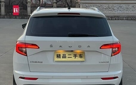 Skoda Karoq I, 2022 год, 2 350 000 рублей, 2 фотография