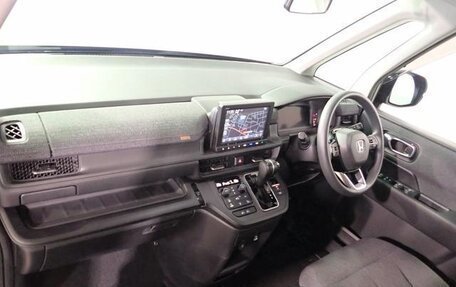 Honda Stepwgn, 2022 год, 2 350 005 рублей, 10 фотография