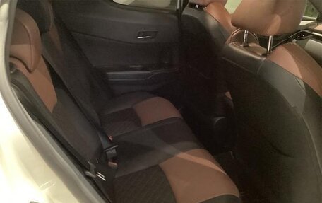 Toyota C-HR I рестайлинг, 2022 год, 1 785 000 рублей, 10 фотография