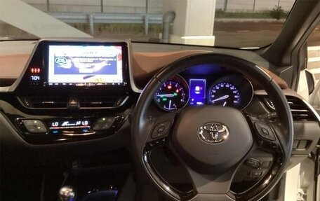 Toyota C-HR I рестайлинг, 2022 год, 1 785 000 рублей, 11 фотография