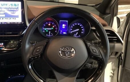 Toyota C-HR I рестайлинг, 2022 год, 1 785 000 рублей, 12 фотография