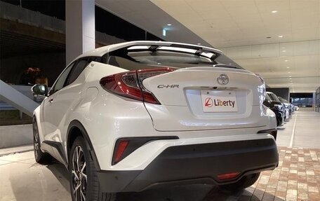 Toyota C-HR I рестайлинг, 2022 год, 1 785 000 рублей, 5 фотография