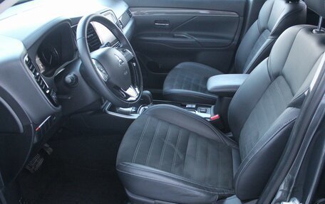 Mitsubishi Outlander III рестайлинг 3, 2022 год, 2 999 000 рублей, 11 фотография