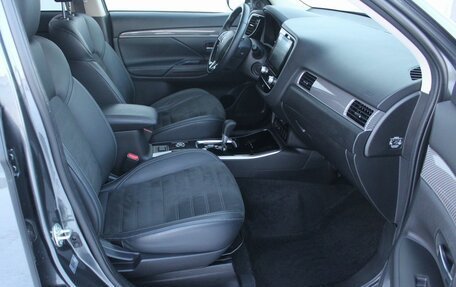 Mitsubishi Outlander III рестайлинг 3, 2022 год, 2 999 000 рублей, 12 фотография