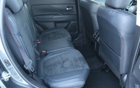 Mitsubishi Outlander III рестайлинг 3, 2022 год, 2 999 000 рублей, 14 фотография