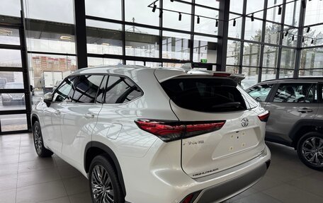 Toyota Highlander, 2025 год, 5 600 000 рублей, 2 фотография