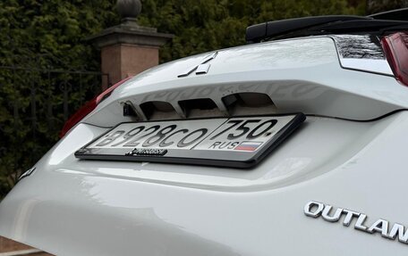 Mitsubishi Outlander III рестайлинг 3, 2018 год, 1 890 000 рублей, 12 фотография