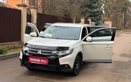Mitsubishi Outlander III рестайлинг 3, 2018 год, 1 890 000 рублей, 2 фотография