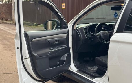 Mitsubishi Outlander III рестайлинг 3, 2018 год, 1 890 000 рублей, 19 фотография