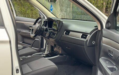 Mitsubishi Outlander III рестайлинг 3, 2018 год, 1 890 000 рублей, 28 фотография