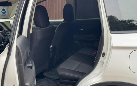 Mitsubishi Outlander III рестайлинг 3, 2018 год, 1 890 000 рублей, 25 фотография