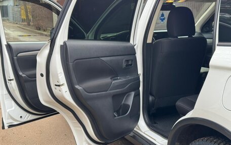 Mitsubishi Outlander III рестайлинг 3, 2018 год, 1 890 000 рублей, 23 фотография