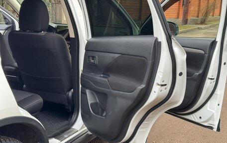 Mitsubishi Outlander III рестайлинг 3, 2018 год, 1 890 000 рублей, 31 фотография