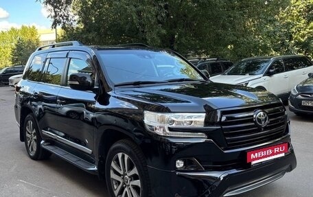Toyota Land Cruiser 200, 2017 год, 5 850 000 рублей, 3 фотография
