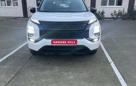 Mitsubishi Outlander, 2023 год, 4 700 000 рублей, 1 фотография