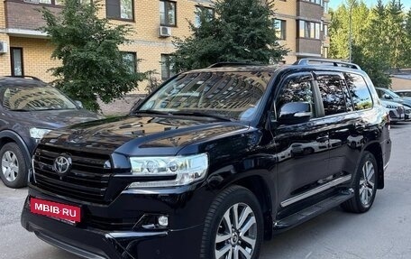 Toyota Land Cruiser 200, 2017 год, 5 850 000 рублей, 2 фотография