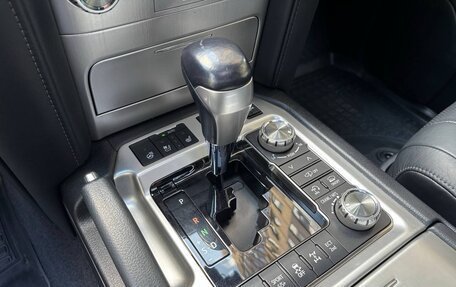 Toyota Land Cruiser 200, 2017 год, 5 850 000 рублей, 18 фотография